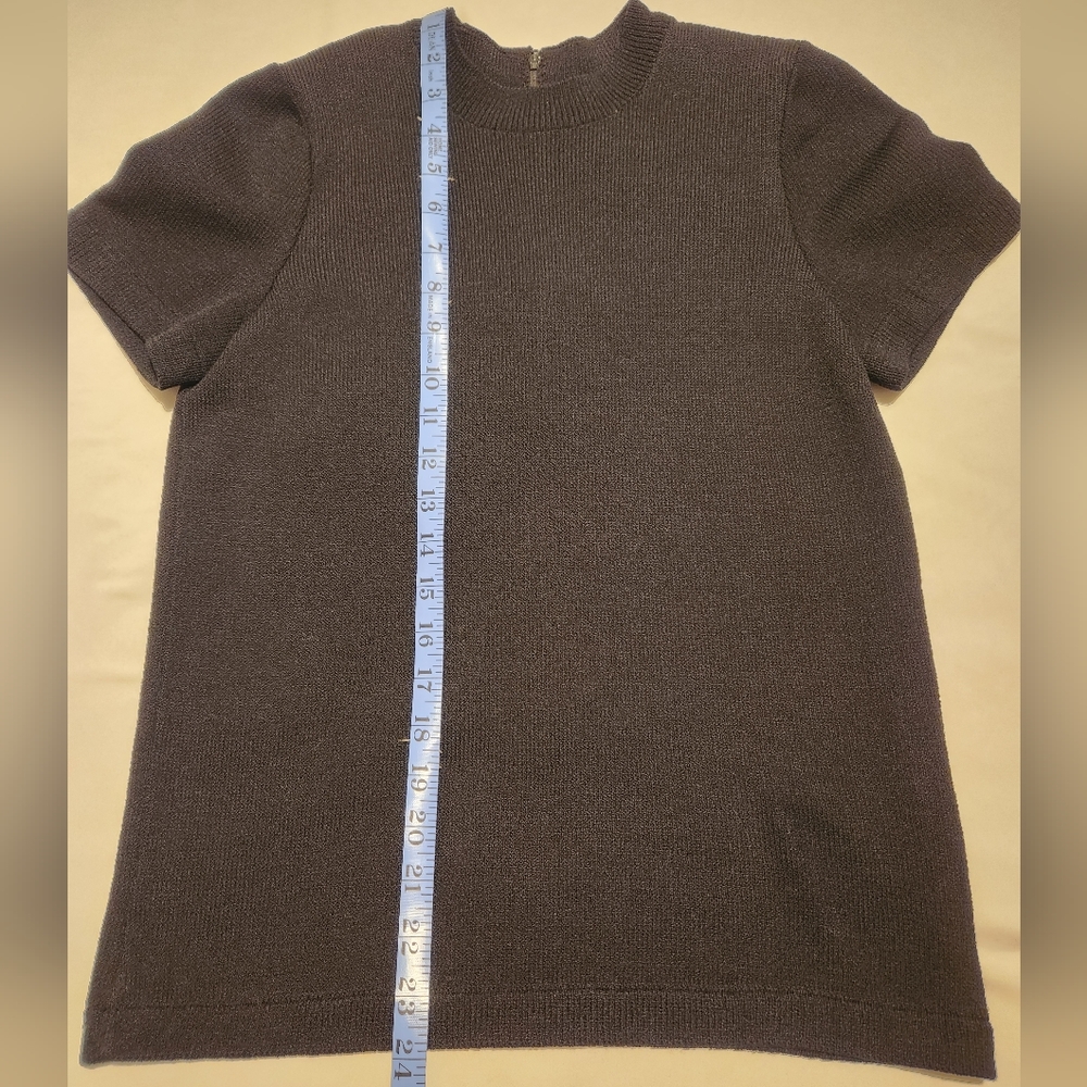 St. John Basic Black Top. - image 4